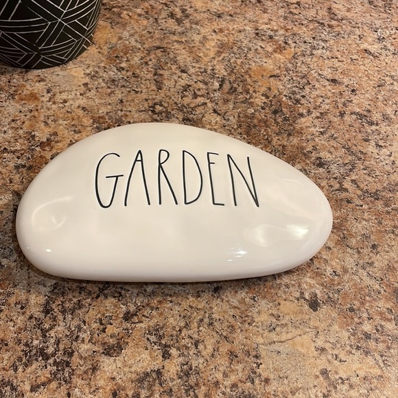Rae Dunn Garden Stone - Picture 2 of 3